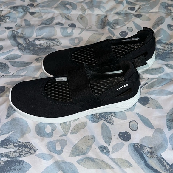 NWOT Black Women’s Crocs Casual Lightweight Slip On Sandals Size 8 Memory Foam - Picture 2 of 5